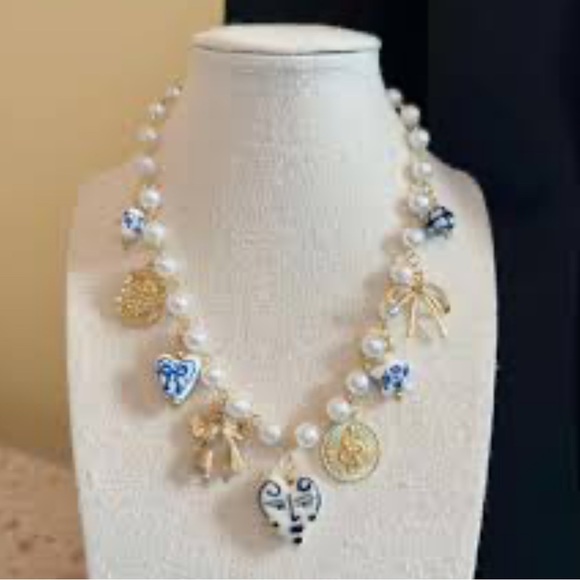 Bespoke Vintage Style Blue White Bead Necklace Gold Bow Faux Pearl Palace NEW - Picture 9 of 10